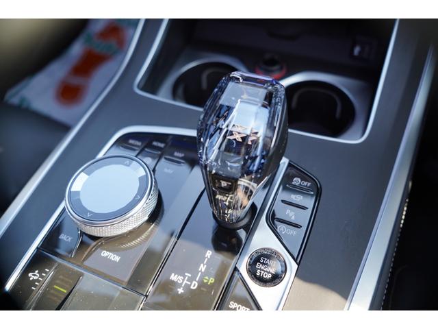 Ｘ７ ｘＤｒｉｖｅ　３５ｄ　Ｍスポーツ　リヤエンターテインメント・パノラマサンルーフ・ウェルネスＰＫＧ・保冷保温機能付カップホルダー・ｈａｒｍａｎ／ｋａｒｄｏｎサウンド・２列目コンフォートシート・　５ゾーンオートマチックエアコンディショナー（28枚目）