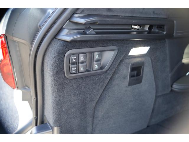 Ｘ７ ｘＤｒｉｖｅ　３５ｄ　Ｍスポーツ　リヤエンターテインメント・パノラマサンルーフ・ウェルネスＰＫＧ・保冷保温機能付カップホルダー・ｈａｒｍａｎ／ｋａｒｄｏｎサウンド・２列目コンフォートシート・　５ゾーンオートマチックエアコンディショナー（50枚目）