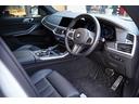 ｘＤｒｉｖｅ　３５ｄ　Ｍスポーツ　リヤエンターテインメント・パノラマサンルーフ・ウェルネスＰＫＧ・保冷保温機能付カップホルダー・ｈａｒｍａｎ／ｋａｒｄｏｎサウンド・２列目コンフォートシート・　５ゾーンオートマチックエアコンディショナー（17枚目）
