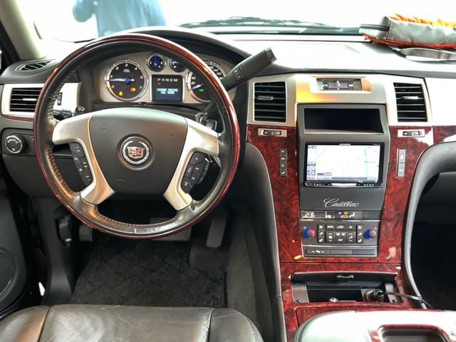 キャデラックエスカレード ベースグレード 正規ディーラー車  日本語取説、記録簿 純正22AW  BOSEスピーカー ナビ バッグカメラ ETC  ドラレコ フルセグ 黒革シート(14枚目)