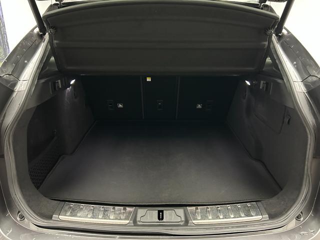 荷室の容量は、標準状態で６５０リッター！便利な電動テールゲート付きです！