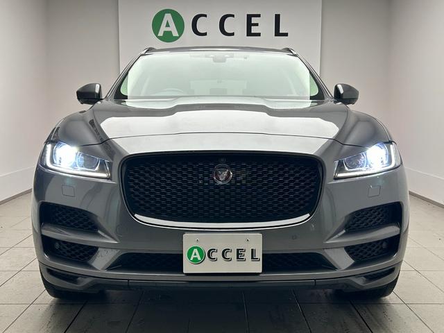 エンブレム周りに大きく開いたグリルが特徴的なデザイン！