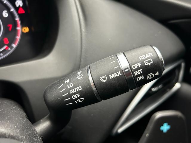 ワイパースイッチレバーは右側に装着