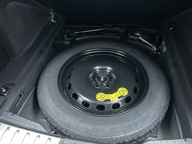 やはりスペアタイヤが搭載されていると安心できます。