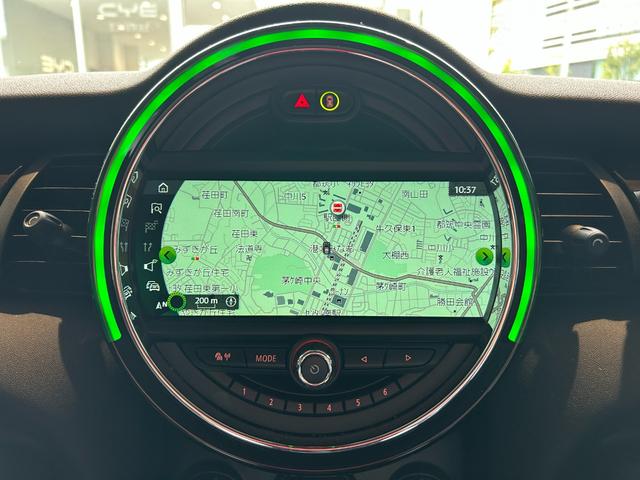 MINI クーパー バーガンディー エディション 限定車 インテリジェントS アクティブクルーズ 純正ナビ バックカメラ ユニオンジャックテール LEDヘッドライト 純正16アルミ シルバールーフ&シルバーミラーkバー 専用ディスプレイリング 後期型(9枚目)