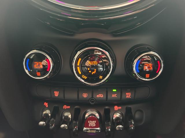 MINI クーパー バーガンディー エディション 限定車 インテリジェントS アクティブクルーズ 純正ナビ バックカメラ ユニオンジャックテール LEDヘッドライト 純正16アルミ シルバールーフ&シルバーミラーkバー 専用ディスプレイリング 後期型(10枚目)