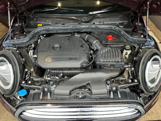 MINI クーパー バーガンディー エディション 限定車 インテリジェントS アクティブクルーズ 純正ナビ バックカメラ ユニオンジャックテール LEDヘッドライト 純正16アルミ シルバールーフ&シルバーミラーkバー 専用ディスプレイリング 後期型(20枚目)