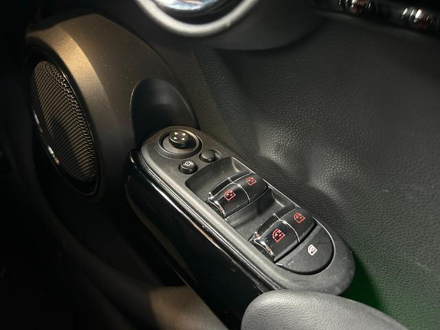 MINI クーパー バーガンディー エディション 限定車 インテリジェントS アクティブクルーズ 純正ナビ バックカメラ ユニオンジャックテール LEDヘッドライト 純正16アルミ シルバールーフ&シルバーミラーkバー 専用ディスプレイリング 後期型(21枚目)