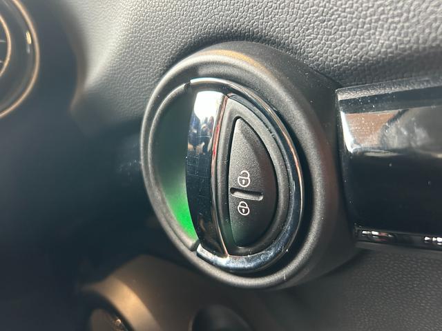 MINI クーパー バーガンディー エディション 限定車 インテリジェントS アクティブクルーズ 純正ナビ バックカメラ ユニオンジャックテール LEDヘッドライト 純正16アルミ シルバールーフ&シルバーミラーkバー 専用ディスプレイリング 後期型(22枚目)