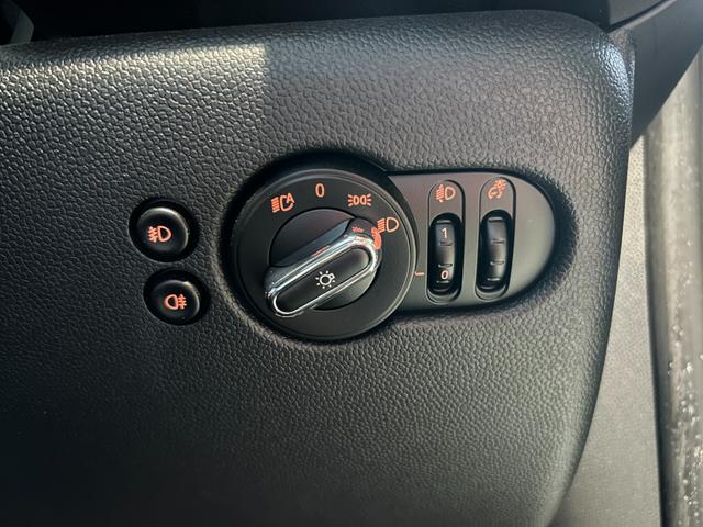 MINI クーパー バーガンディー エディション 限定車 インテリジェントS アクティブクルーズ 純正ナビ バックカメラ ユニオンジャックテール LEDヘッドライト 純正16アルミ シルバールーフ&シルバーミラーkバー 専用ディスプレイリング 後期型(23枚目)