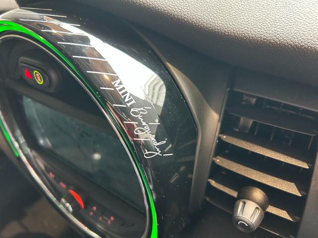 MINI クーパー バーガンディー エディション 限定車 インテリジェントS アクティブクルーズ 純正ナビ バックカメラ ユニオンジャックテール LEDヘッドライト 純正16アルミ シルバールーフ&シルバーミラーkバー 専用ディスプレイリング 後期型(24枚目)