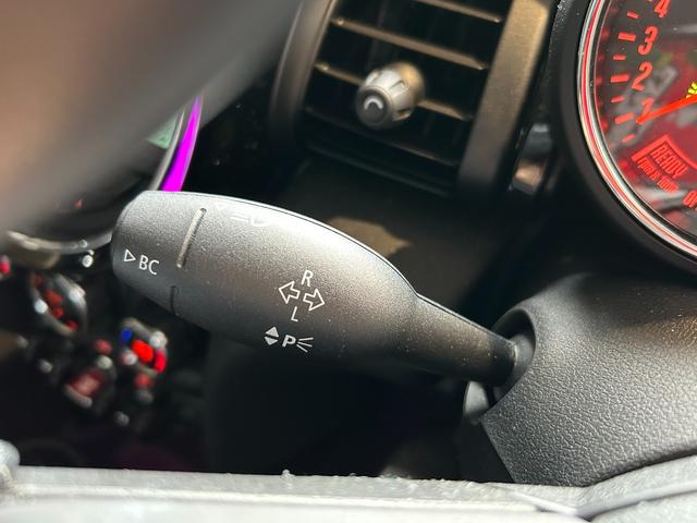 MINI クーパー バーガンディー エディション 限定車 インテリジェントS アクティブクルーズ 純正ナビ バックカメラ ユニオンジャックテール LEDヘッドライト 純正16アルミ シルバールーフ&シルバーミラーkバー 専用ディスプレイリング 後期型(28枚目)