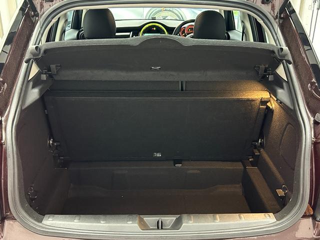 MINI クーパー バーガンディー エディション 限定車 インテリジェントS アクティブクルーズ 純正ナビ バックカメラ ユニオンジャックテール LEDヘッドライト 純正16アルミ シルバールーフ&シルバーミラーkバー 専用ディスプレイリング 後期型(37枚目)