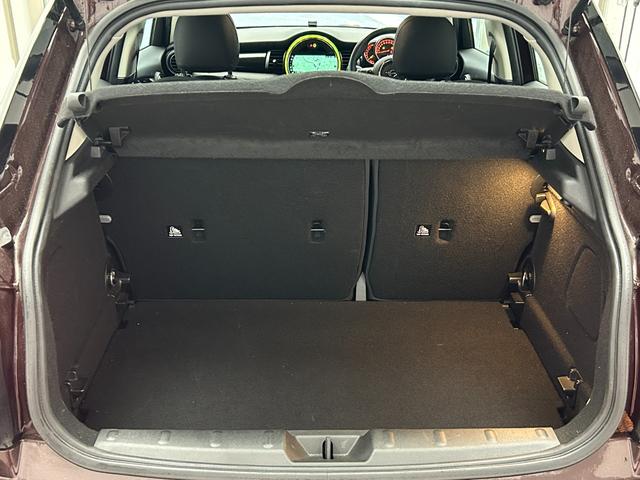 MINI クーパー バーガンディー エディション 限定車 インテリジェントS アクティブクルーズ 純正ナビ バックカメラ ユニオンジャックテール LEDヘッドライト 純正16アルミ シルバールーフ&シルバーミラーkバー 専用ディスプレイリング 後期型(38枚目)