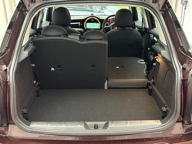 MINI クーパー バーガンディー エディション 限定車 インテリジェントS アクティブクルーズ 純正ナビ バックカメラ ユニオンジャックテール LEDヘッドライト 純正16アルミ シルバールーフ&シルバーミラーkバー 専用ディスプレイリング 後期型(39枚目)