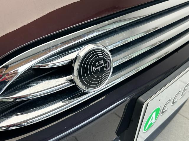 MINI クーパー バーガンディー エディション 限定車 インテリジェントS アクティブクルーズ 純正ナビ バックカメラ ユニオンジャックテール LEDヘッドライト 純正16アルミ シルバールーフ&シルバーミラーkバー 専用ディスプレイリング 後期型(41枚目)