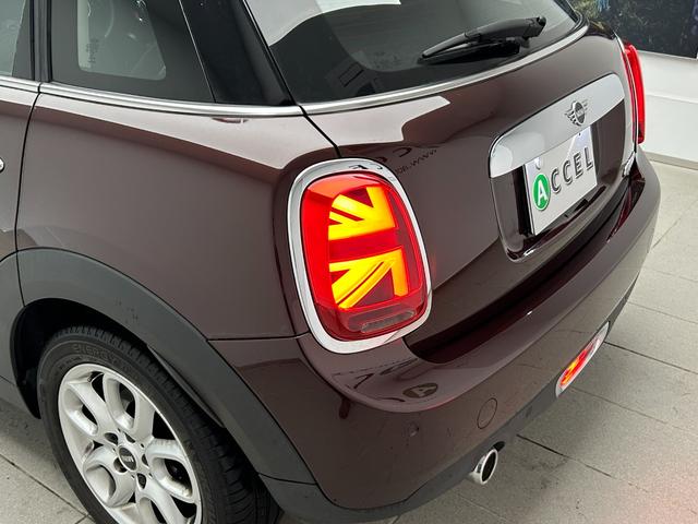 MINI クーパー バーガンディー エディション 限定車 インテリジェントS アクティブクルーズ 純正ナビ バックカメラ ユニオンジャックテール LEDヘッドライト 純正16アルミ シルバールーフ&シルバーミラーkバー 専用ディスプレイリング 後期型(43枚目)