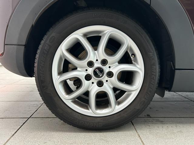 MINI クーパー バーガンディー エディション 限定車 インテリジェントS アクティブクルーズ 純正ナビ バックカメラ ユニオンジャックテール LEDヘッドライト 純正16アルミ シルバールーフ&シルバーミラーkバー 専用ディスプレイリング 後期型(45枚目)