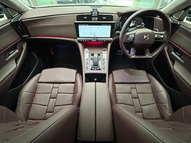 ＤＳ９ オペラ　Ｅ－テンス　プラグインハイブリッド　ＡＣＣ　サンルーフ　アールルビィナッパレザー　シートヒーター＆ベンチレーション　ナビゲーションＦ＆Ｂカメラ　ナイトヴィジョン　フォーカルプレミアムサウンド　ＥＶ距離６５ｋｍ（3枚目）