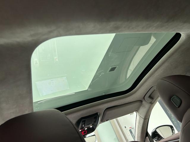 ＤＳ９ オペラ　Ｅ－テンス　プラグインハイブリッド　ＡＣＣ　サンルーフ　アールルビィナッパレザー　シートヒーター＆ベンチレーション　ナビゲーションＦ＆Ｂカメラ　ナイトヴィジョン　フォーカルプレミアムサウンド　ＥＶ距離６５ｋｍ（4枚目）