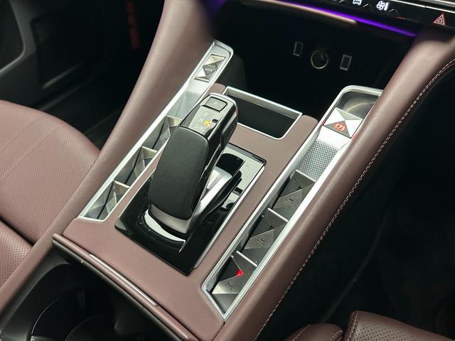 ＤＳ９ オペラ　Ｅ－テンス　プラグインハイブリッド　ＡＣＣ　サンルーフ　アールルビィナッパレザー　シートヒーター＆ベンチレーション　ナビゲーションＦ＆Ｂカメラ　ナイトヴィジョン　フォーカルプレミアムサウンド　ＥＶ距離６５ｋｍ（12枚目）