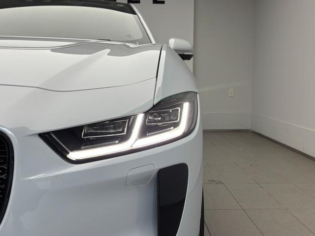 Iペイス HSE ACC サンルーフ レッドレザーシート&ヒーター 純正ナビ サラウンドカメラ 液晶メーター ブラインドスポット 電動テールゲート(4枚目)