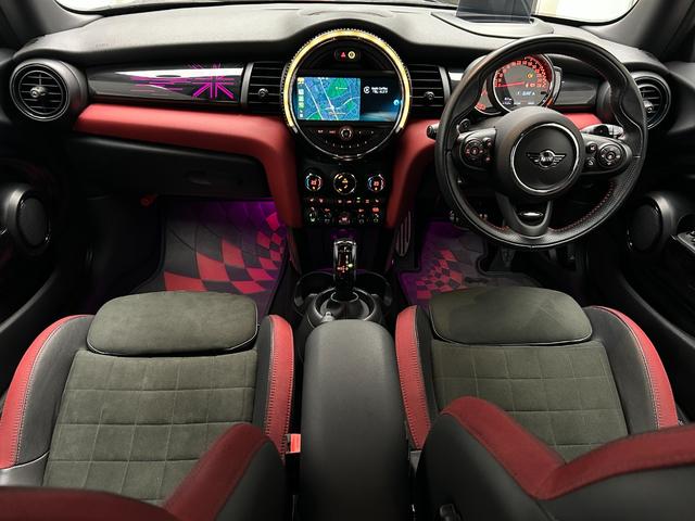 ＭＩＮＩ ジョンクーパーワークス　インテリジェントＳ　アクティブクルーズ　純正ナビ　バックカメラ　カープレイ対応　ヘッドアップディスプレイ　ユニオンジャックテール　ＬＥＤヘッドライト（3枚目）