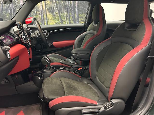 ＭＩＮＩ ジョンクーパーワークス　インテリジェントＳ　アクティブクルーズ　純正ナビ　バックカメラ　カープレイ対応　ヘッドアップディスプレイ　ユニオンジャックテール　ＬＥＤヘッドライト（5枚目）