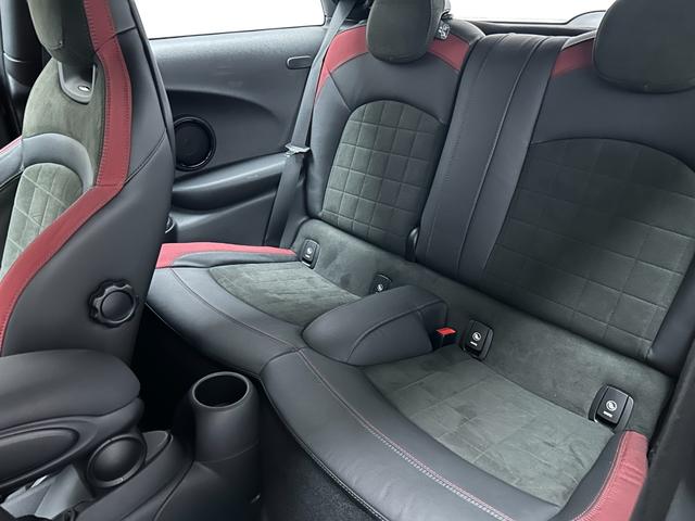 ＭＩＮＩ ジョンクーパーワークス　インテリジェントＳ　アクティブクルーズ　純正ナビ　バックカメラ　カープレイ対応　ヘッドアップディスプレイ　ユニオンジャックテール　ＬＥＤヘッドライト（6枚目）