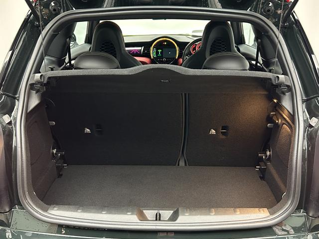 ＭＩＮＩ ジョンクーパーワークス　インテリジェントＳ　アクティブクルーズ　純正ナビ　バックカメラ　カープレイ対応　ヘッドアップディスプレイ　ユニオンジャックテール　ＬＥＤヘッドライト（7枚目）