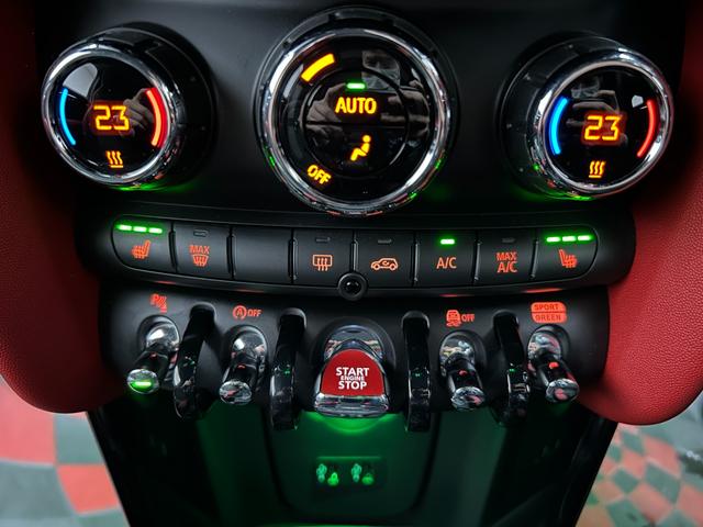 ＭＩＮＩ ジョンクーパーワークス　インテリジェントＳ　アクティブクルーズ　純正ナビ　バックカメラ　カープレイ対応　ヘッドアップディスプレイ　ユニオンジャックテール　ＬＥＤヘッドライト（10枚目）