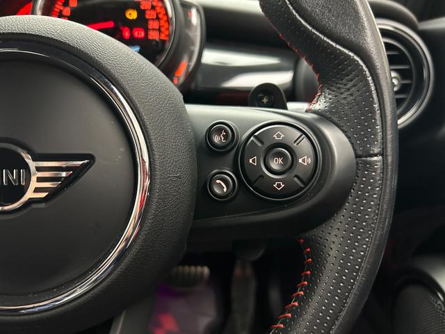 ＭＩＮＩ ジョンクーパーワークス　インテリジェントＳ　アクティブクルーズ　純正ナビ　バックカメラ　カープレイ対応　ヘッドアップディスプレイ　ユニオンジャックテール　ＬＥＤヘッドライト（21枚目）