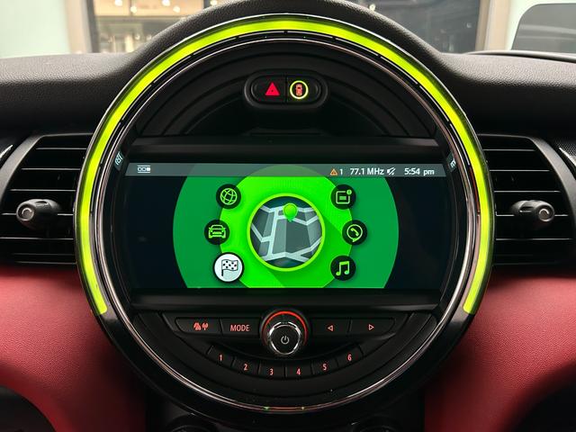 ＭＩＮＩ ジョンクーパーワークス　インテリジェントＳ　アクティブクルーズ　純正ナビ　バックカメラ　カープレイ対応　ヘッドアップディスプレイ　ユニオンジャックテール　ＬＥＤヘッドライト（32枚目）
