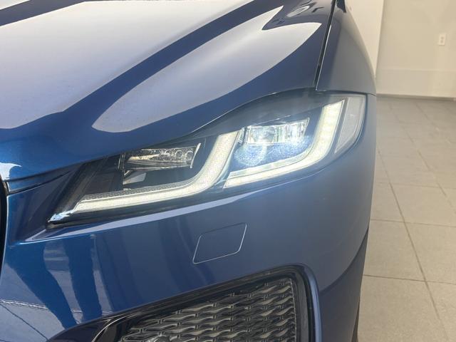 Fペイス R-ダイナミック ブラック P250 アクティブクルーズコントロール パノラミックガラスルーフ ベージュレザーシートヒーター Rダイナミックエアロ&20インチブラックアルミ ナビ3Dサラウンドカメラ 電動テールゲート LEDヘッドライト(43枚目)