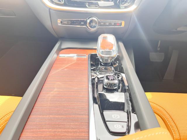 Ｖ６０ ウルトラ　Ｂ４　Ｇｏｏｇｌｅアシスタント　Ｂｏｗｅｒｓ＆Ｗｉｌｋｉｎｓ　電動サンルーフ　ベンチレーション機能付きシート（30枚目）
