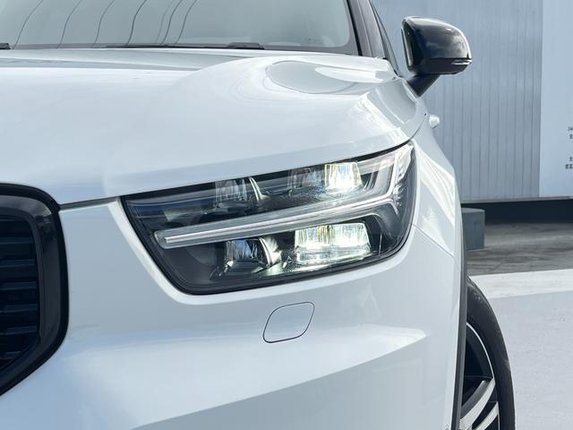 XC40 T4 AWD Rデザイン 純正ナビ 360°カメラ(4枚目)
