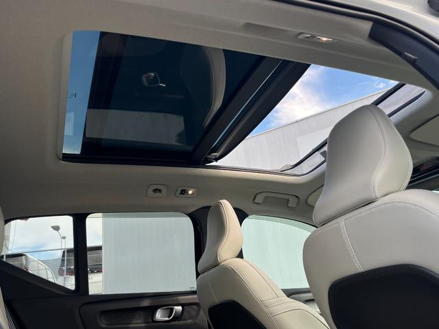 XC40 リチャージ PHV T5 インスクリプション 電動サンルーフ harman/kardo 純正ドライブレコーダー(4枚目)