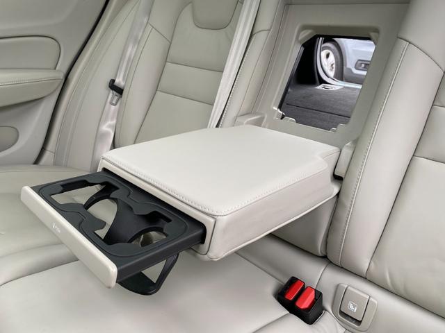 Ｖ６０ リチャージ　ＰＨＶ　Ｔ６　ＡＷＤ　インスクリプション　パノラマルーフ　ファインナッパレザー　ｈａｒｍａｎ／ｋａｒｄｏｎ　ＨＤＤナビ　地デジＴＶ　Ａｐｐｌｅ　Ｃａｒｐｌａｙ　Ａｎｄｒｏｉｄ　Ａｕｔｏ　３６０°カメラ　パワーシート　シートヒーター（23枚目）