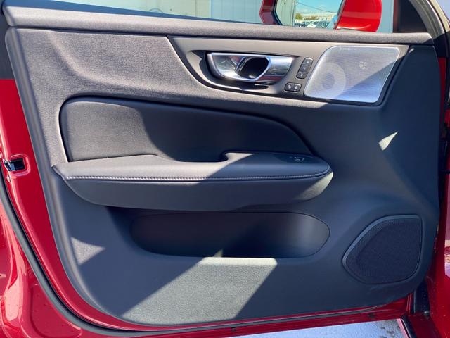 V60 B5 インスクリプション Bowers&Wilkins パノラマサンルーフ ACC 正ナビ 全方位カメラ シートクーラー シートヒーター パワーシート LEDヘッドライト スマートキー ア オレフォス製シフト(19枚目)