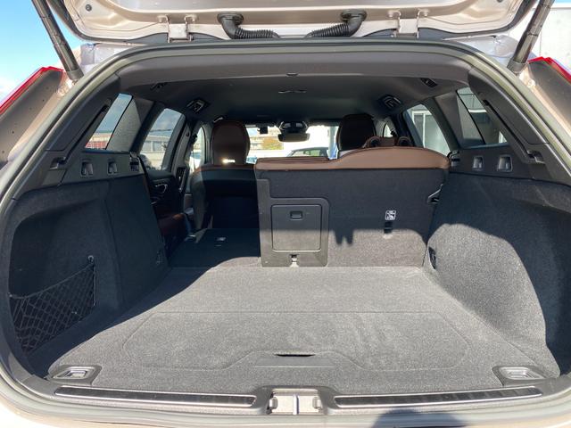 V60 アルティメット B4 純正18AW ヘッドアップディスプレイ Harman/Kardon マッサージ温冷シート 360°カメラ アダプティブクルーズ 後席ヒーター ワイヤレス充電(37枚目)