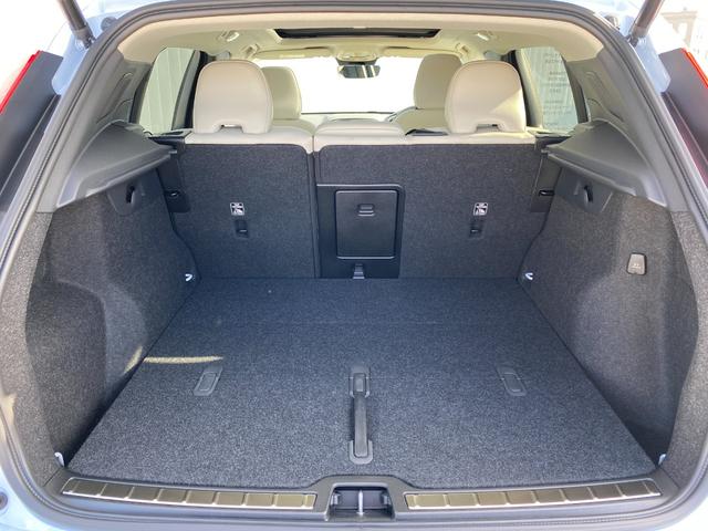 XC40 ウルトラ B4 AWD ブライトGoogleアシスタント 電動サンルーフ 前後シートヒーター付き(35枚目)