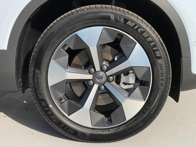 XC40 ウルトラ B4 AWD ブライトGoogleアシスタント 電動サンルーフ 前後シートヒーター付き(40枚目)
