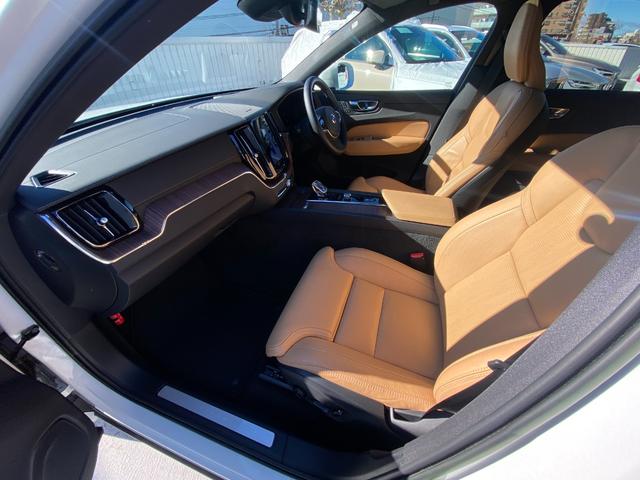 ＸＣ６０ アルティメット　Ｂ５　ＡＷＤ　Ｇｏｏｇｌｅ搭載　パノラマ・ガラスルーフ　ｈａｒｍａｎ／ｋａｒｄｏｎ　３６０度ビューカメラ　ドライブレコーダー　ヘッドアップ・ディスプレイ　本革シート　　ワイヤレス・スマートフォン・チャージ（17枚目）