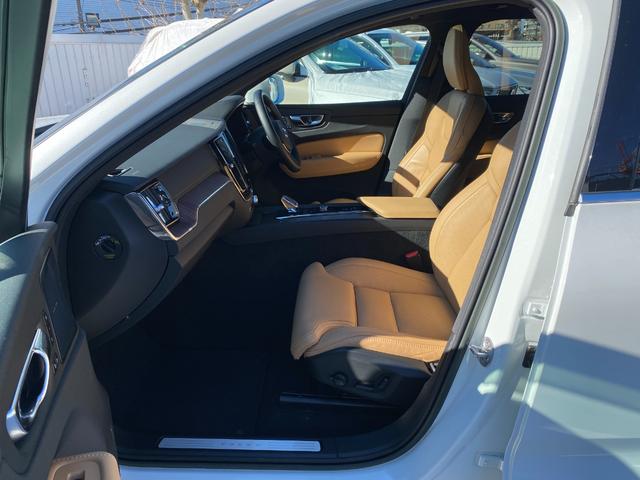 ＸＣ６０ アルティメット　Ｂ５　ＡＷＤ　Ｇｏｏｇｌｅ搭載　パノラマ・ガラスルーフ　ｈａｒｍａｎ／ｋａｒｄｏｎ　３６０度ビューカメラ　ドライブレコーダー　ヘッドアップ・ディスプレイ　本革シート　　ワイヤレス・スマートフォン・チャージ（18枚目）