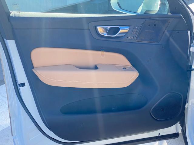 ＸＣ６０ アルティメット　Ｂ５　ＡＷＤ　Ｇｏｏｇｌｅ搭載　パノラマ・ガラスルーフ　ｈａｒｍａｎ／ｋａｒｄｏｎ　３６０度ビューカメラ　ドライブレコーダー　ヘッドアップ・ディスプレイ　本革シート　　ワイヤレス・スマートフォン・チャージ（19枚目）