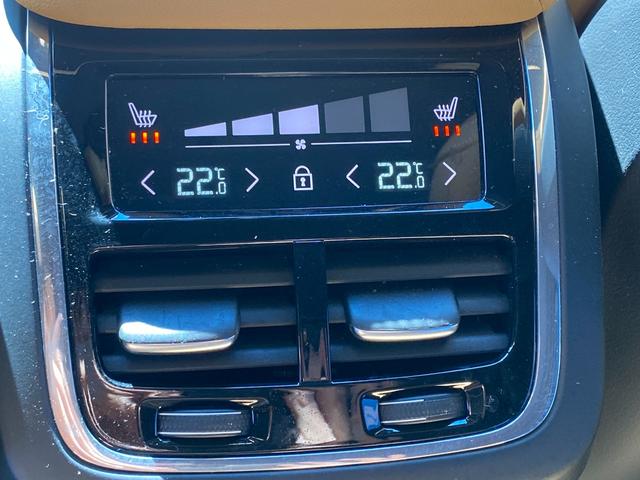 ＸＣ６０ アルティメット　Ｂ５　ＡＷＤ　Ｇｏｏｇｌｅ搭載　パノラマ・ガラスルーフ　ｈａｒｍａｎ／ｋａｒｄｏｎ　３６０度ビューカメラ　ドライブレコーダー　ヘッドアップ・ディスプレイ　本革シート　　ワイヤレス・スマートフォン・チャージ（22枚目）