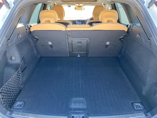 ＸＣ６０ アルティメット　Ｂ５　ＡＷＤ　Ｇｏｏｇｌｅ搭載　パノラマ・ガラスルーフ　ｈａｒｍａｎ／ｋａｒｄｏｎ　３６０度ビューカメラ　ドライブレコーダー　ヘッドアップ・ディスプレイ　本革シート　　ワイヤレス・スマートフォン・チャージ（36枚目）