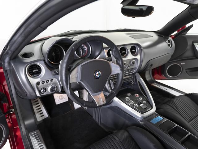 8Cコンペティツィオーネ コンペティツィオーネレッド・自然吸気4.6L V8 ドライサンプエンジン・ポルトローナフラウブラックレザー(5枚目)