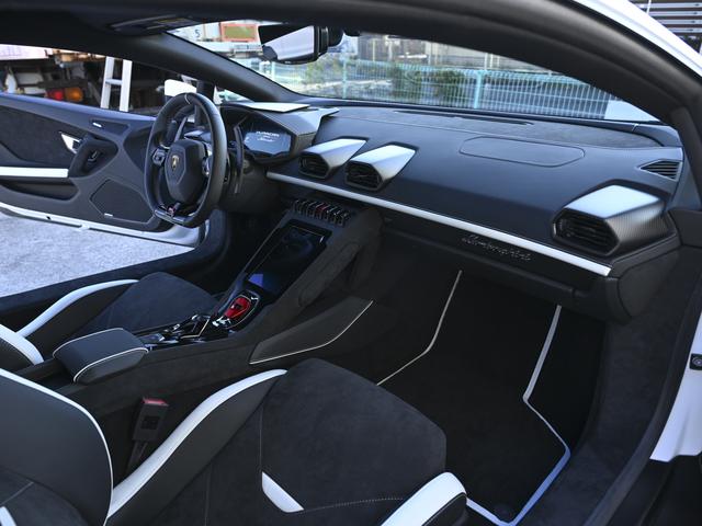 ウラカン 　世界限定１，４９９台　純正マットホワイトカラー　ｐａｃｋ２　ｐａｃｋ３　ｐａｃｋ４　６３ｌｏｇｏ　ｏｎ　ｆｒｏｎｔ　ｂｏｎｎｅｔ（12枚目）