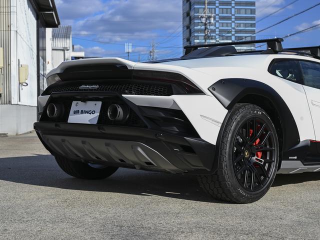 ウラカン 　世界限定１，４９９台　純正マットホワイトカラー　ｐａｃｋ２　ｐａｃｋ３　ｐａｃｋ４　６３ｌｏｇｏ　ｏｎ　ｆｒｏｎｔ　ｂｏｎｎｅｔ（23枚目）